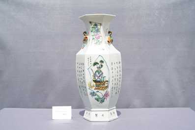 Un vase de forme hexagonale en porcelaine de Chine qianjiang cai, 19&egrave;me