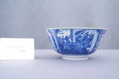 Un bol en porcelaine de Chine en bleu et blanc &agrave; d&eacute;cor de sc&egrave;nes du 'Xi Xiang Ji', marque et &eacute;poque de Kangxi