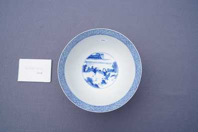 Un bol en porcelaine de Chine en bleu et blanc &agrave; d&eacute;cor de sc&egrave;nes du 'Xi Xiang Ji', marque et &eacute;poque de Kangxi