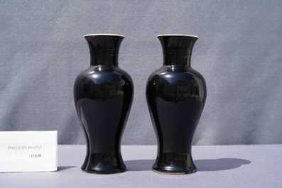 A pair of Chinese monochrome mirror black vases, 19th C.