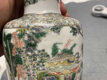 Un vase de forme rouleau en porcelaine de Chine famille verte &agrave; d&eacute;cor 'Feng shen bang', Kangxi