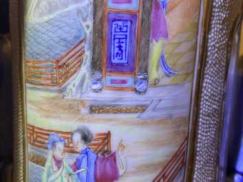 Een Chinese famille rose dekselvaas met mandarijns decor, Qianlong