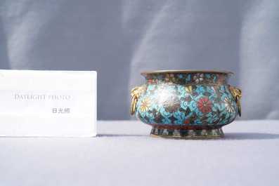 Un br&ucirc;le-parfum en &eacute;maux cloisonn&eacute;s, Chine, Ming