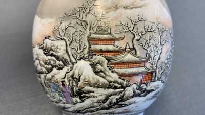 Een Chinese eierschaal porseleinen lamp met een winterlandschap, Republiek