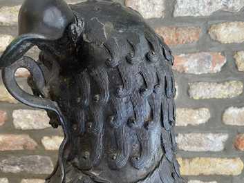 Een paar grote Chinese bronzen boeddhistische leeuwen, Ming