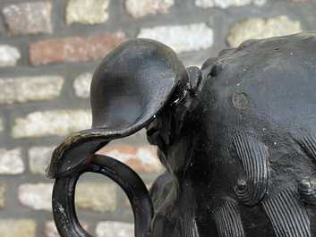 Een paar grote Chinese bronzen boeddhistische leeuwen, Ming