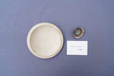 Een Chinese celadon 'Jue' kan, een qingbai wijnkan en een dekselpot, Song/Yuan