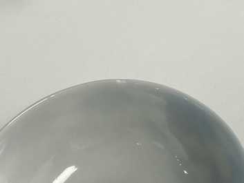 A Chinese blue and white plate, a bowl and a box and cover, Qianlong and Guangxu mark, 19/20th C.