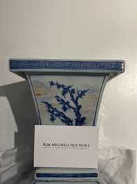 Un vase de forme carr&eacute;e en porcelaine de Chine en bleu, blanc et rouge de fer, Kangxi