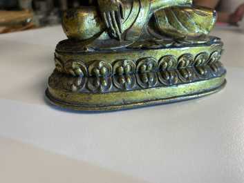 A Sino-Tibetan gilt bronze figure of Buddha Shakyamuni, 18/19th C.