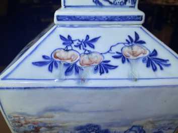 Een Chinese vierkante blauw-witte en koperrode vaas, Kangxi