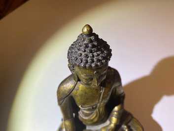 Une figure de Bouddha Shakyamuni en bronze dor&eacute;, Sino-Tibet, 18/19&egrave;me