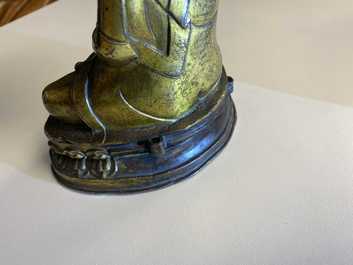 A Sino-Tibetan gilt bronze figure of Buddha Shakyamuni, 18/19th C.