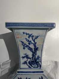 Un vase de forme carr&eacute;e en porcelaine de Chine en bleu, blanc et rouge de fer, Kangxi