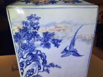 Un vase de forme carr&eacute;e en porcelaine de Chine en bleu, blanc et rouge de fer, Kangxi