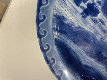 Six assiettes en porcelaine de Chine en bleu et blanc &agrave; d&eacute;cor de 'Scheveningen', Kangxi