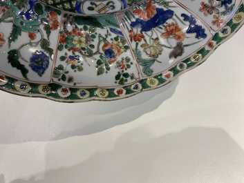 Un plat en porcelaine de Chine famille verte &agrave; d&eacute;cor d'un panier fleuri, Kangxi