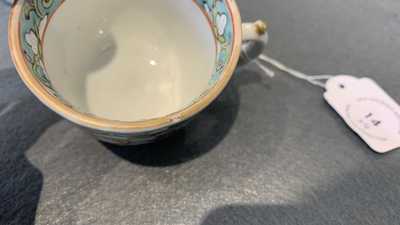 A Chinese famille rose 't&ecirc;te-&agrave;-t&ecirc;te' tea service on tray, 19th C.
