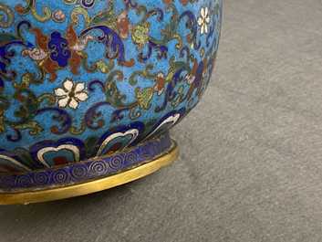 A Chinese cloisonn&eacute; 'floral scroll' water jug, 18/19th C.