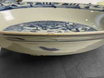 Twee grote Chinese blauw-witte Swatow schotels, Ming