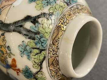 Een fijne Chinese famille rose theebus met deksel, Yongzheng