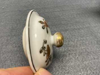 Deux th&eacute;i&egrave;res miniatures en porcelaine de Chine famille rose, Yongzheng/Qianlong