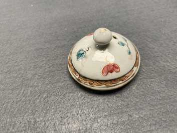 Deux th&eacute;i&egrave;res miniatures en porcelaine de Chine famille rose, Yongzheng/Qianlong