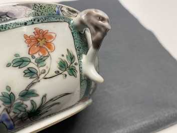 Une &eacute;cuelle couverte en porcelaine de Chine famille verte, Kangxi