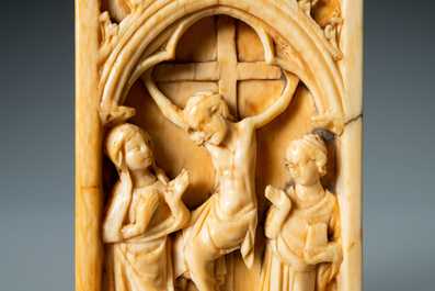 Le volet droit d'un diptyque en ivoire repr&eacute;sentant 'La Crucifixion', probablement Paris, 14&egrave;me