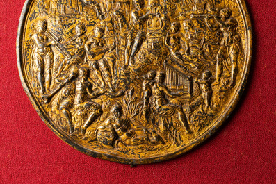 Une plaque en bronze dor&eacute; repr&eacute;sentant 'Apollon sur la montagne du Parnasse' et un mortier en bronze, Flandres, 16&egrave;me