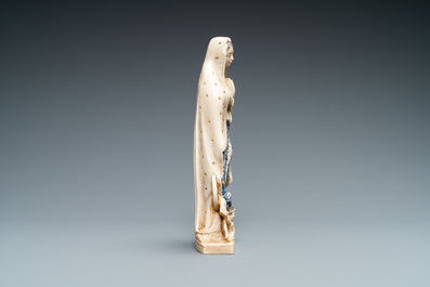 Une statue de la Vierge de l&rsquo;Assomption en ivoire avec rehauts de polychromie et de dorure, 19&egrave;me