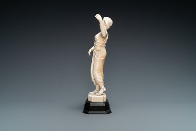 Une statue d'une danseuse orientale en ivoire sculpt&eacute;, probablement Dieppe, France, 19&egrave;me