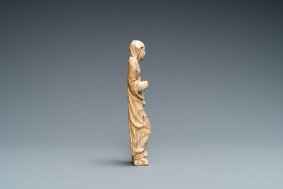 Une statue de la Vierge en ivoire sculpt&eacute;, 2&egrave;me moiti&eacute; du 16&egrave;me