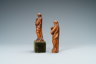 Deux statues de Vierges &agrave; l'enfant en buis sculpt&eacute;, Flandres, 17&egrave;me