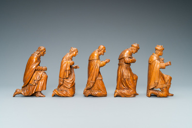 Un groupe en bois sculpt&eacute; repr&eacute;sentant 'L'adoration des mages', Italie, 18&egrave;me