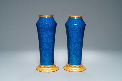 Une paire de vases en porcelaine de S&egrave;vres en bleu poudr&eacute; monochrome aux montures en bronze dor&eacute;, 19&egrave;me