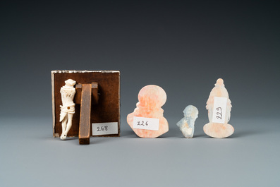 Un profil d&rsquo;homme en nacre, une statue et deux bustes de Christ et une Vierge en ivoire, 18/19&egrave;me