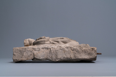 Een stenen reli&euml;f met een Madonna met kind, gedat. 1489