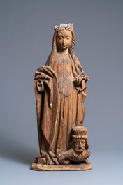Une statue de Sainte Cath&eacute;rine d'Alexandrie en ch&ecirc;ne sculpt&eacute;, 16&egrave;me