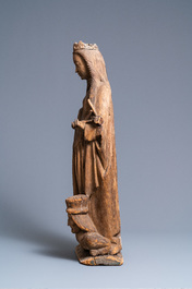 Une statue de Sainte Cath&eacute;rine d'Alexandrie en ch&ecirc;ne sculpt&eacute;, 16&egrave;me