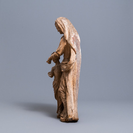 Un groupe figurant 'L'&eacute;ducation de la Vierge par Sainte Anne' en tilleul sculpt&eacute;, fin du 16&egrave;me