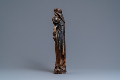 Une statue d'une Vierge &agrave; l&rsquo;enfant en ch&ecirc;ne sculpt&eacute; et polychrom&eacute;, 1&egrave;re moiti&eacute; du 16&egrave;me