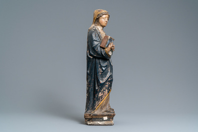 Une statue de Sainte Apolline d'Alexandrie en pierre calcaire sculpt&eacute;e et polychrom&eacute;e, vers 1540