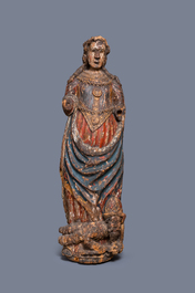 Une grande statue de Sainte Cath&eacute;rine d'Alexandrie en ch&ecirc;ne sculpt&eacute; et polychrom&eacute;, 16&egrave;me