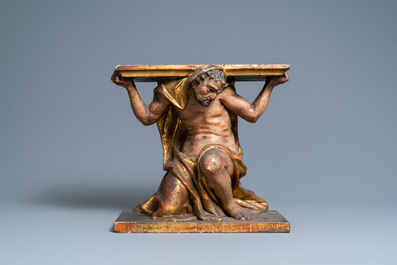 Une console en bois sculpt&eacute;, polychrom&eacute; et dor&eacute; repr&eacute;sentant un atlante agenouill&eacute;, Italie, 17&egrave;me