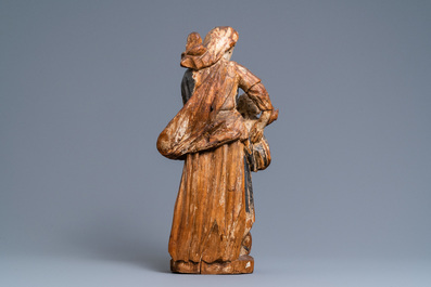 Une statue d'une Vierge &agrave; l&rsquo;enfant en bois sculpt&eacute; et polychrom&eacute;, 17/18&egrave;me