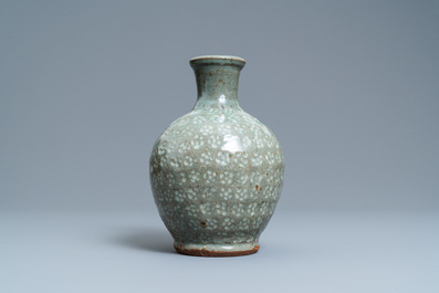 A Korean slip-inlaid celadon vase, probably Joseon, 18th C.