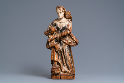Une statue d'une Vierge &agrave; l&rsquo;enfant en bois sculpt&eacute; et polychrom&eacute;, 17/18&egrave;me