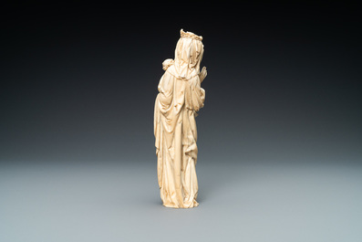 Une statue d'une Vierge &agrave; l&rsquo;Enfant en ivoire, probablement France, 19&egrave;me
