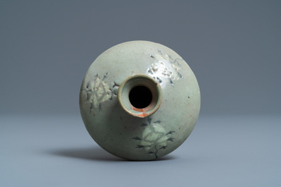 A Korean slip-inlaid celadon water dropper or oil bottle, probably Goryeo, 14/15th C.